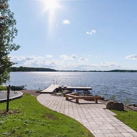 Lakefront Log Chalet Lempäälä